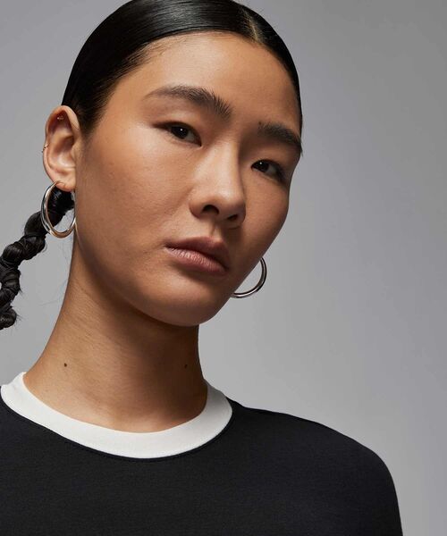 JORDAN BRAND（ジョーダンブランド）の「ジョーダン ウィメンズ クロップド グラフィック Tシャツ / Jordan Women's Cropped Graphic T-Shirt HJ0197-010 Black（Tシャツ/カットソー・レディース・ブラック・XL/XS/S/M/L）」の11枚目の写真