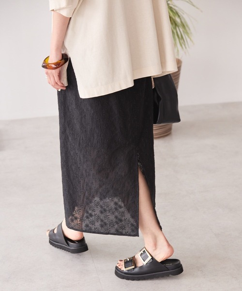 ♡新品タグ付き♡ TOBECHIC レース スカート リボン ベージュ 40 Pittok（ピットク）の「異素材MIXリボン付レースチュール
