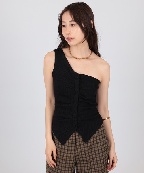 SUWDEE(スーディー)の「one shoulder rib button bustier(ベスト・レディース・ブラック/ホワイト/グレイッシュベージュ・FREE)」の3枚目の写真