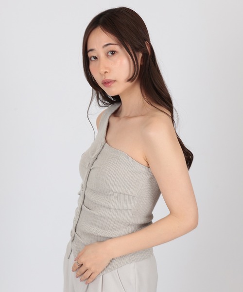 SUWDEE(スーディー)の「one shoulder rib button bustier(ベスト・レディース・ブラック/ホワイト/グレイッシュベージュ・FREE)」の13枚目の写真