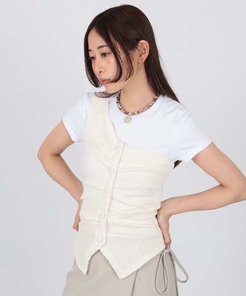 SUWDEE(スーディー)の「one shoulder rib button bustier(ベスト・レディース・ブラック/ホワイト/グレイッシュベージュ・FREE)」の5枚目の写真
