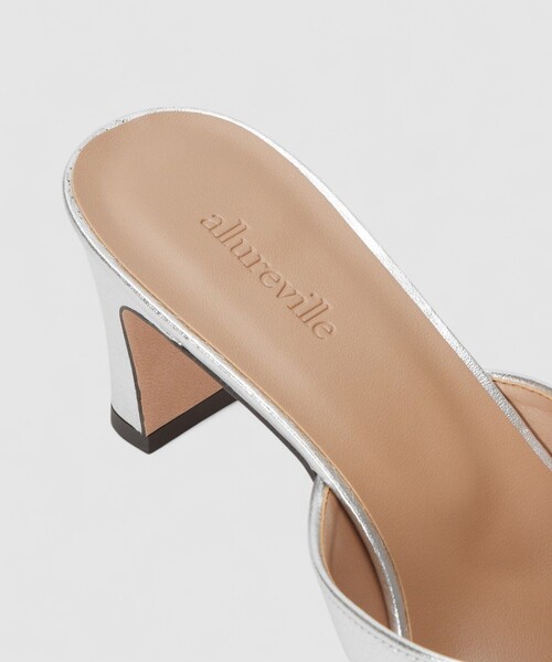 allureville（アルアバイル）の「スクエアトウミュール（パンプス・レディース・シルバー/レッド・24.5/23.5/22.5）」の4枚目の写真