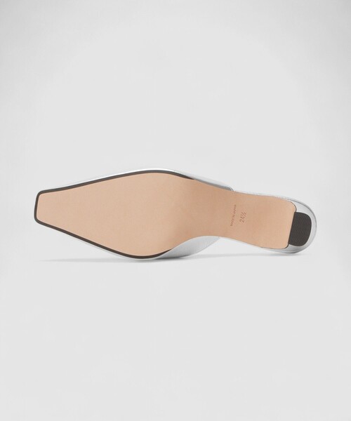 allureville（アルアバイル）の「スクエアトウミュール（パンプス・レディース・シルバー/レッド・24.5/23.5/22.5）」の11枚目の写真