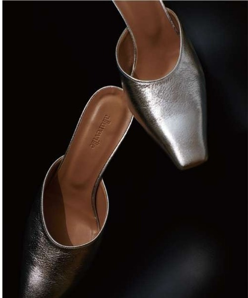 allureville（アルアバイル）の「スクエアトウミュール（パンプス・レディース・シルバー/レッド・24.5/23.5/22.5）」の2枚目の写真