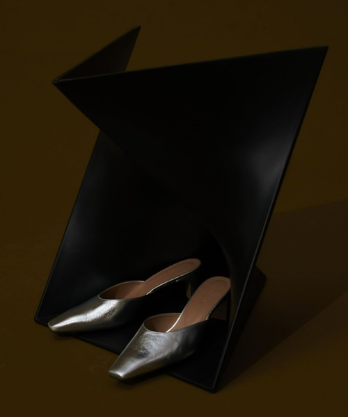 allureville（アルアバイル）の「スクエアトウミュール（パンプス・レディース・シルバー/レッド・24.5/23.5/22.5）」の14枚目の写真