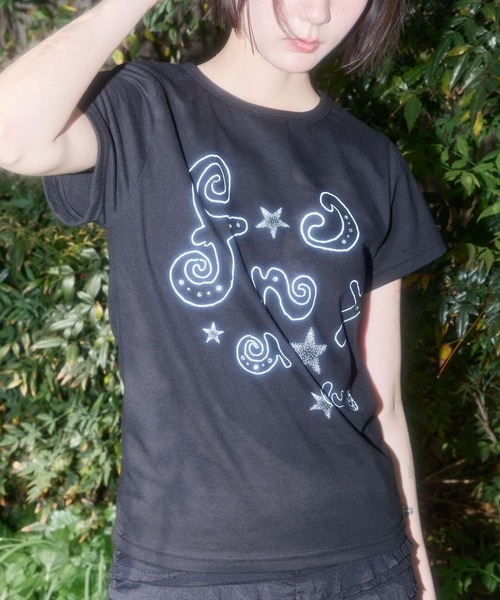 ALAND(エーランド)の「FANCY CLUB/グリッターロゴTEE(Tシャツ/カットソー・レディース・ホワイト/ブラック・FREE)」の2枚目の写真