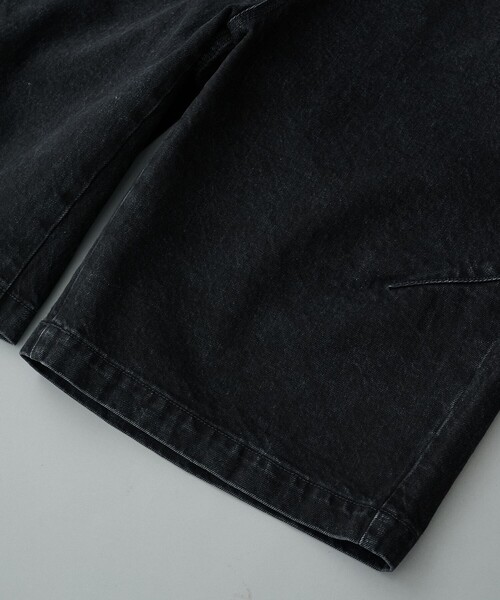 PUBLIC TOKYO(パブリックトウキョウ)の「PUBLIC DENIM バギーデニムショートパンツ / ハーフパンツ(デニムパンツ・メンズ・ブラック/ダークインディゴブルー・2/1)」の7枚目の写真