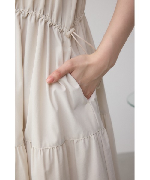 AZUL by moussy（アズールバイマウジー）の「C/T撥水ティアードドロストワンピース（ワンピース・レディース・ブルー/ブラック/ライトベージュ・SMALL/MEDIUM）」の19枚目の写真