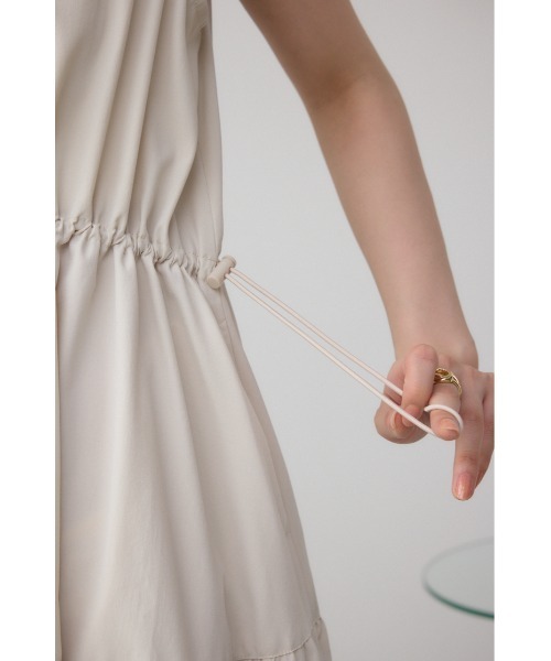 AZUL by moussy（アズールバイマウジー）の「C/T撥水ティアードドロストワンピース（ワンピース・レディース・ブルー/ブラック/ライトベージュ・SMALL/MEDIUM）」の18枚目の写真