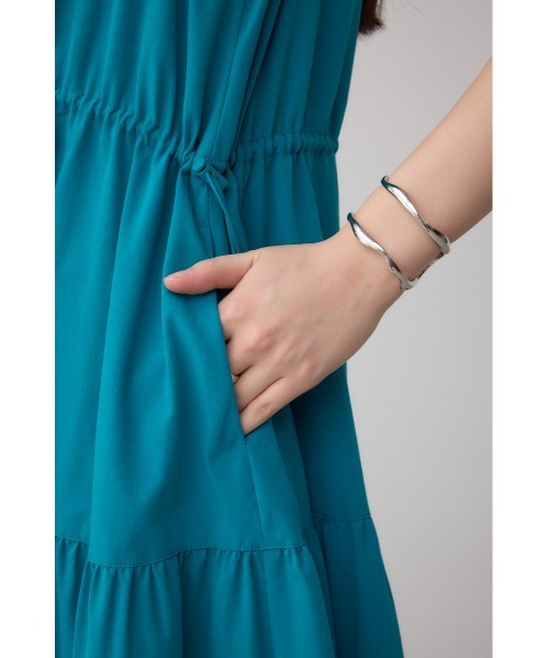 AZUL by moussy（アズールバイマウジー）の「C/T撥水ティアードドロストワンピース（ワンピース・レディース・ブルー/ブラック/ライトベージュ・SMALL/MEDIUM）」の7枚目の写真