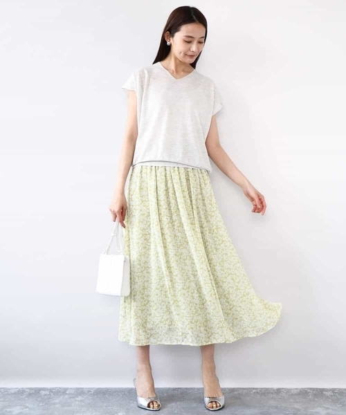 MK MICHEL KLEIN(エムケーミッシェルクラン)の「小花柄シフォンスカート/洗える(スカート・レディース・ライトイエロー/ブラック・38)」の4枚目の写真