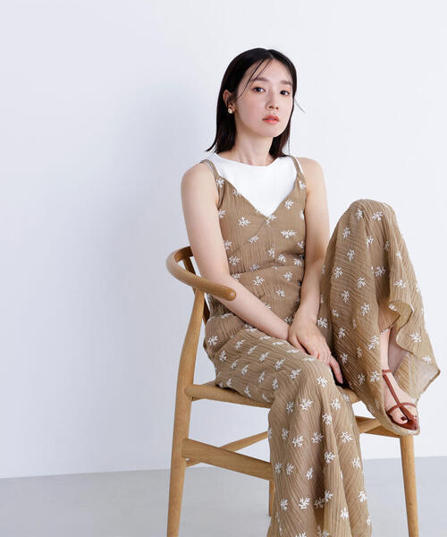 NATURAL BEAUTY BASIC（ナチュラルビューティーベーシック）の「◇【BLANC】エンブロイダリーオールインワン（つなぎ/オールインワン・レディース・ベージュ系その他/ブラック系その他・MEDIUM/P/S）」の2枚目の写真