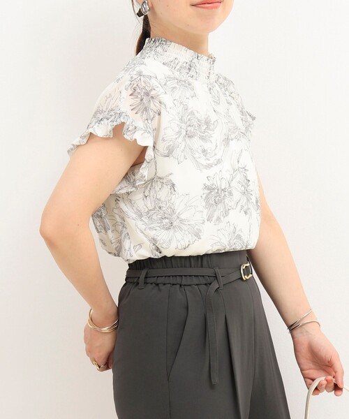 MICO COULIER（ミコクリエ）の「線画フラワープリントブラウス（シャツ/ブラウス・レディース・ホワイト系その他/ブラック系その他・38）」の6枚目の写真