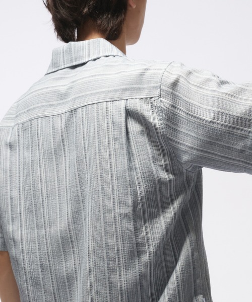 Adoon plain（アドーンプレーン）の「CITY STRIPE SEERSUCKER SHORT SHIRT / シティストライプシアサッカーシャツ（シャツ/ブラウス・メンズ・オフホワイト/ライトブルー・MEDIUM/LARGE）」の20枚目の写真
