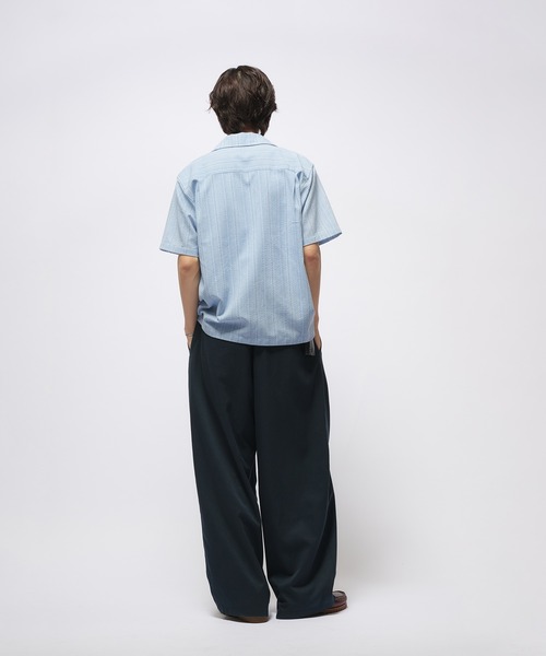 Adoon plain（アドーンプレーン）の「CITY STRIPE SEERSUCKER SHORT SHIRT / シティストライプシアサッカーシャツ（シャツ/ブラウス・メンズ・オフホワイト/ライトブルー・MEDIUM/LARGE）」の4枚目の写真