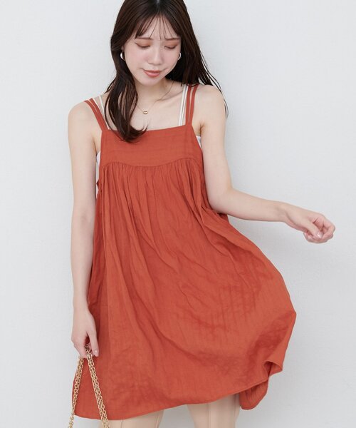 natural couture(ナチュラルクチュール)の「Wストラップキャミチュニック(シャツ/ブラウス・レディース・ブラック/オフホワイト/レンガ・FREE)」の3枚目の写真
