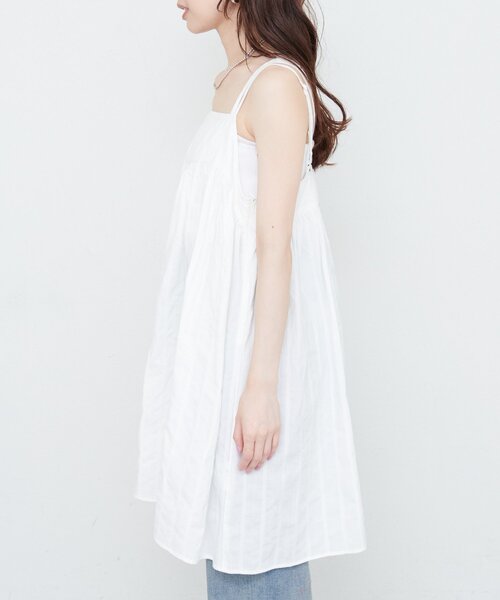 natural couture(ナチュラルクチュール)の「Wストラップキャミチュニック(シャツ/ブラウス・レディース・ブラック/オフホワイト/レンガ・FREE)」の9枚目の写真