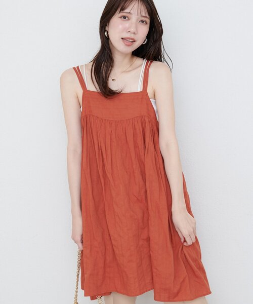 natural couture(ナチュラルクチュール)の「Wストラップキャミチュニック(シャツ/ブラウス・レディース・ブラック/オフホワイト/レンガ・FREE)」の4枚目の写真