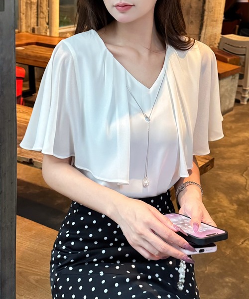 Lace Ladies(レースレディース)の「Vネック タック フリル ケープ ブラウス(シャツ/ブラウス・レディース・ホワイト/ピンク/アイボリー・M)」の1枚目の写真