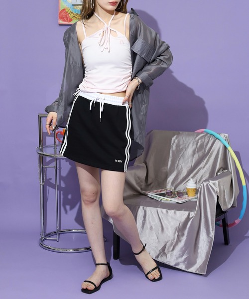 NERDY(ノルディ)の「ストリングホルターネックスリーブレストップ(キャミソール・レディース・ピンク/ブラック/パープル・SS/S)」の21枚目の写真