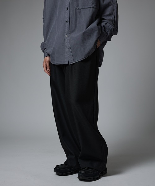 meltum(メルタム)の「3TUCK EASY TROUSERS(スラックス・メンズ・ブラック・MEDIUM/SMALL/LARGE)」の1枚目の写真