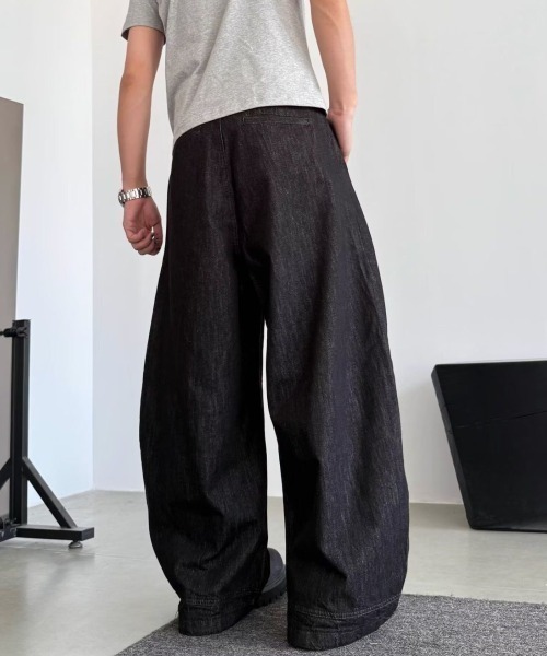 FreeZone（フリーゾーン）の「極太ワイドバルーンデニムパンツ（デニムパンツ・メンズ・ブラック・S/M/L）」の9枚目の写真