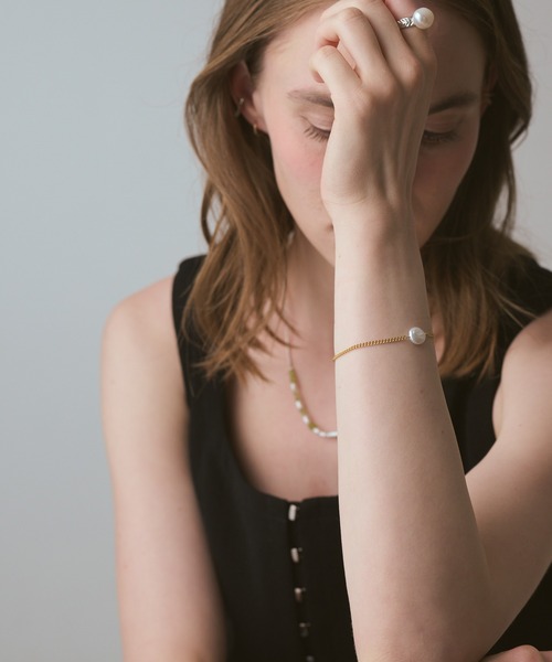 agete（アガット）の「ゴールド淡水パールブレスレット（ブレスレット・レディース・ホワイト系その他・フリー）」の2枚目の写真