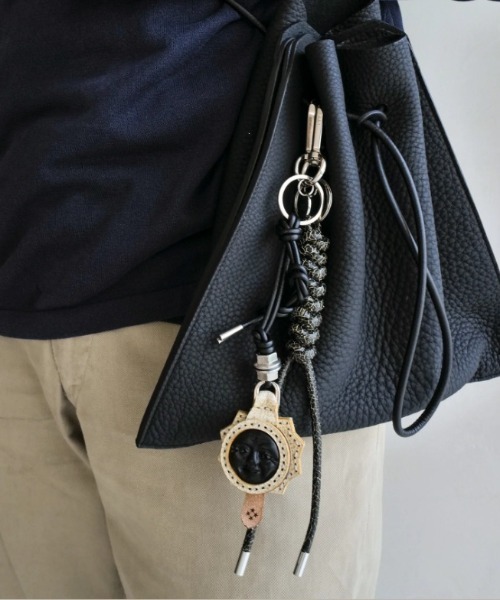 ITTI(イッチ)の「ITTI/イッチ/Art by masasculp & ojagadesign KEYCAP KEYHOLDER / SHIRO(キーホルダー・メンズ・ブラック/アイボリー・F)」の11枚目の写真