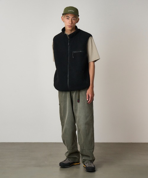 Gramicci(グラミチ)の「REVERSIBLE SHERPA VEST|リバーシブルシェルパベスト(ベスト・メンズ・ナチュラル/ネイビー/オリーブ/チャコール・XXL/S/M/L/XL/XS)」の2枚目の写真
