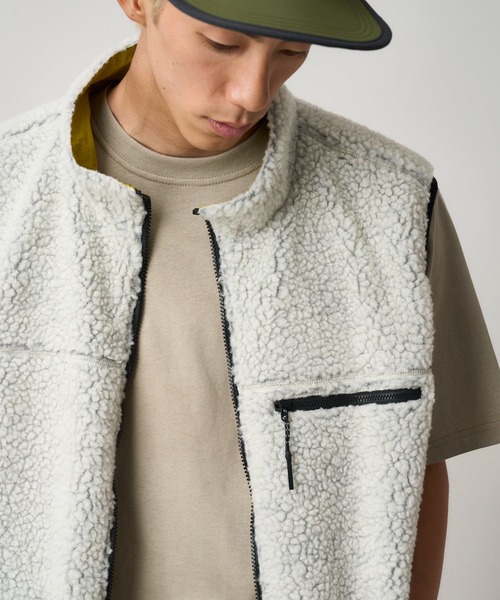 Gramicci(グラミチ)の「REVERSIBLE SHERPA VEST|リバーシブルシェルパベスト(ベスト・メンズ・ナチュラル/ネイビー/オリーブ/チャコール・XXL/S/M/L/XL/XS)」の6枚目の写真