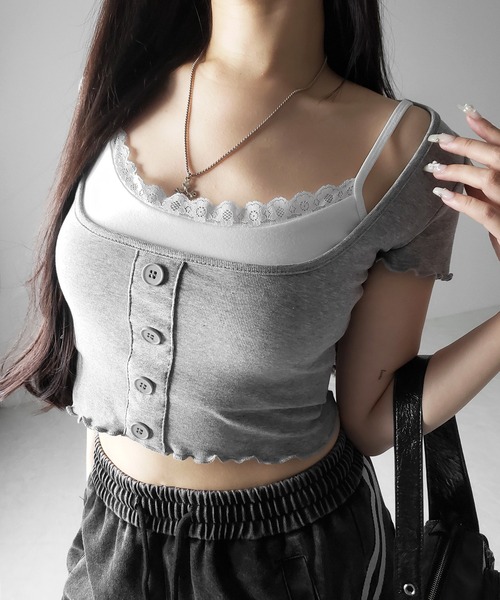 me+em select(ミームセレクト)の「※※【 2点セット 】レイヤードレースキャミソール + スクエアネックフロントボタンTシャツ SET(Tシャツ/カットソー・レディース・ブラック/グレー・FREE)」の1枚目の写真