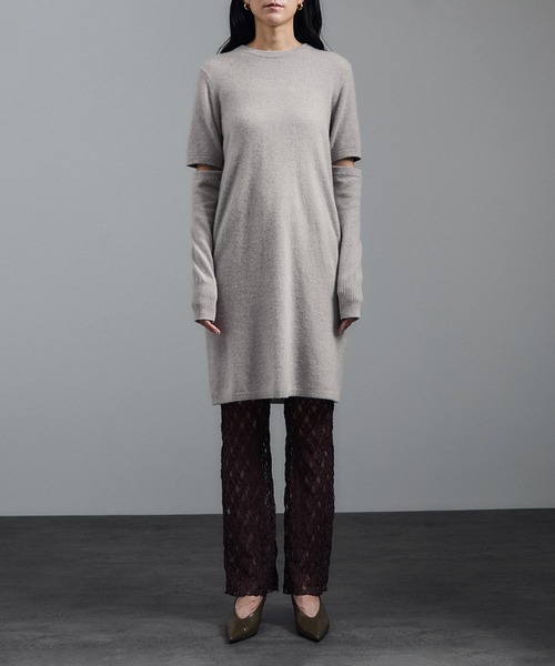 SALON adam et rope'(サロン アダム エ ロペ)の「カシミヤニットミニワンピース(ワンピース・レディース・チャコールグレー/ベージュ系その他・FREE)」の13枚目の写真