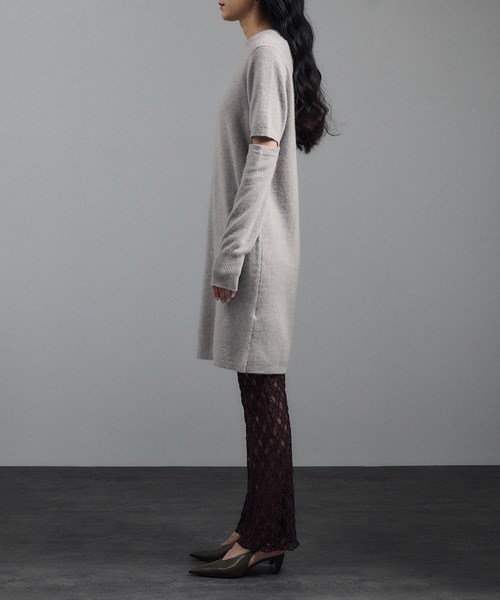 SALON adam et rope'(サロン アダム エ ロペ)の「カシミヤニットミニワンピース(ワンピース・レディース・チャコールグレー/ベージュ系その他・FREE)」の14枚目の写真