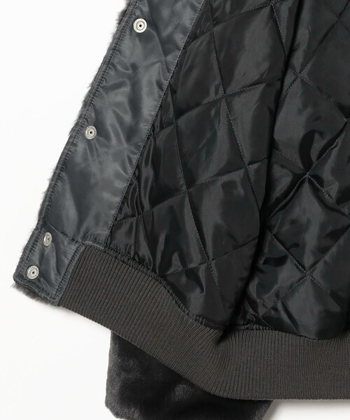 BEAMS(ビームス)の「ワイドフィット フェイクファー バーシティ ジャケット(ブルゾン・メンズ・ブラウン/チャコールグレー・L/M/S/XL)」の6枚目の写真