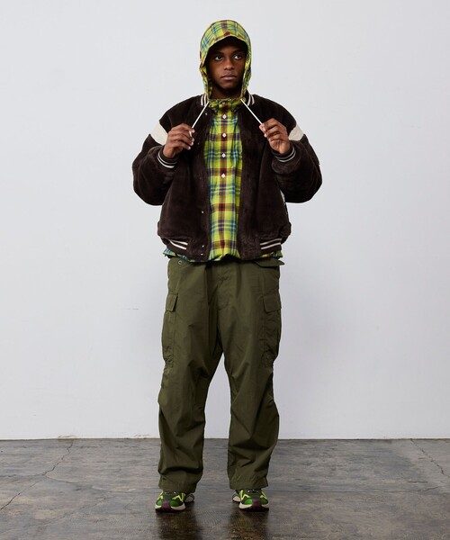 BEAMS(ビームス)の「ワイドフィット フェイクファー バーシティ ジャケット(ブルゾン・メンズ・ブラウン/チャコールグレー・L/M/S/XL)」の12枚目の写真