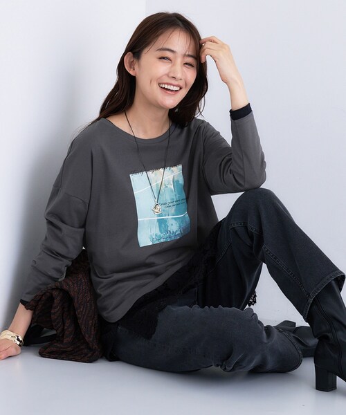 INDIVI(インディヴィ)の「【UVケア】プリントフォトロングTシャツ(Tシャツ/カットソー・レディース・チャコールグレー/ホワイト系6/ホワイト・38/34/15 /13/05/19)」の7枚目の写真