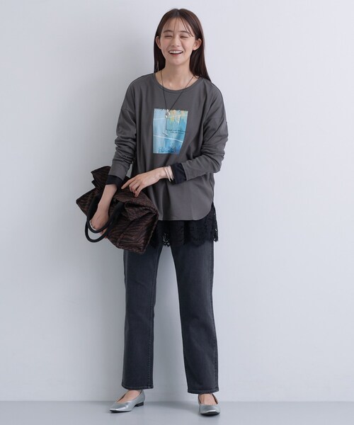 INDIVI(インディヴィ)の「【UVケア】プリントフォトロングTシャツ(Tシャツ/カットソー・レディース・チャコールグレー/ホワイト系6/ホワイト・38/34/15 /13/05/19)」の10枚目の写真