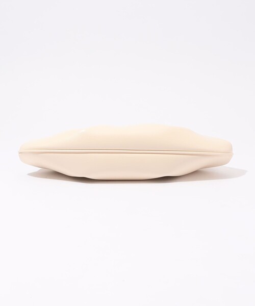 TOMORROWLAND （トゥモローランド）の「THE MOIRe EMERA CLUTCH バッグ（クラッチバッグ・レディース・ブラック/アイボリー・FREE）」の14枚目の写真