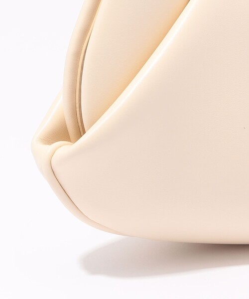 TOMORROWLAND （トゥモローランド）の「THE MOIRe EMERA CLUTCH バッグ（クラッチバッグ・レディース・ブラック/アイボリー・FREE）」の8枚目の写真