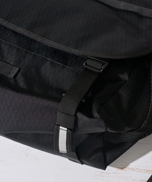 Gramicci(グラミチ)の「【GRAMICCI/グラミチ】CORDURA MESSENGER BAG / コーデュラナイロンメッセンジャーバッグ(ショルダーバッグ・レディース・ブラック/ブルー・FREE)」の4枚目の写真