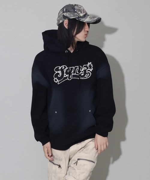 SEQUENZ(シークエンズ)の「【SEQUENZ/シークエンズ】Fringe logo pullover hoodie/別注 ヴィンテージ フリンジロゴ プルオーバーパーカー(パーカー・メンズ・ブラック/ダークネイビー/ダークブラウン/ピンク・S/L/M)」の19枚目の写真