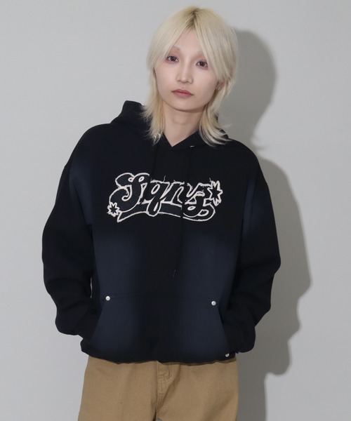 SEQUENZ(シークエンズ)の「【SEQUENZ/シークエンズ】Fringe logo pullover hoodie/別注 ヴィンテージ フリンジロゴ プルオーバーパーカー(パーカー・メンズ・ブラック/ダークネイビー/ダークブラウン/ピンク・S/L/M)」の7枚目の写真
