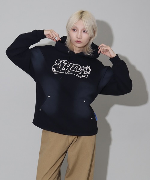 SEQUENZ(シークエンズ)の「【SEQUENZ/シークエンズ】Fringe logo pullover hoodie/別注 ヴィンテージ フリンジロゴ プルオーバーパーカー(パーカー・メンズ・ブラック/ダークネイビー/ダークブラウン/ピンク・S/L/M)」の10枚目の写真