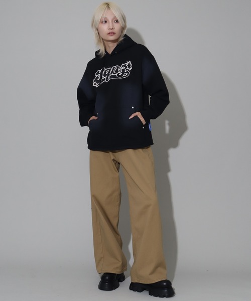 SEQUENZ(シークエンズ)の「【SEQUENZ/シークエンズ】Fringe logo pullover hoodie/別注 ヴィンテージ フリンジロゴ プルオーバーパーカー(パーカー・メンズ・ブラック/ダークネイビー/ダークブラウン/ピンク・S/L/M)」の16枚目の写真