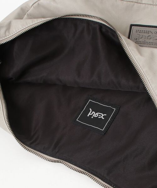 X-girl（エックスガール）の「METAL PLATE LABEL SHOULDER BAG（ショルダーバッグ・レディース・ブラック/オフホワイト・ONE SIZE）」の17枚目の写真