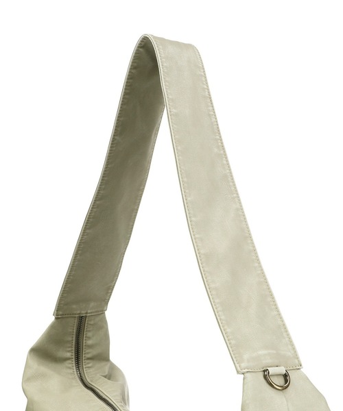 X-girl（エックスガール）の「METAL PLATE LABEL SHOULDER BAG（ショルダーバッグ・レディース・ブラック/オフホワイト・ONE SIZE）」の11枚目の写真