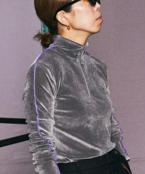 AULA AILA(アウラアイラ)の「AULA AILA(アウラ アイラ)別注ハイネックベロアTOPS(Tシャツ/カットソー・レディース・グレー/ブラック/ピンク・0)」の10枚目の写真