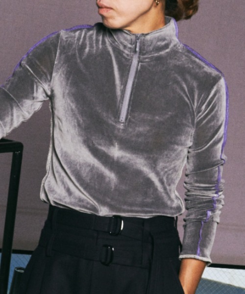 AULA AILA(アウラアイラ)の「AULA AILA(アウラ アイラ)別注ハイネックベロアTOPS(Tシャツ/カットソー・レディース・グレー/ブラック/ピンク・0)」の9枚目の写真