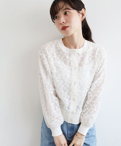 le.coeur blanc(ルクールブラン)の「フラワーレース刺繍ニットカーディガン(カーディガン/ボレロ・レディース・ベージュ/オフホワイト・38)」の9枚目の写真