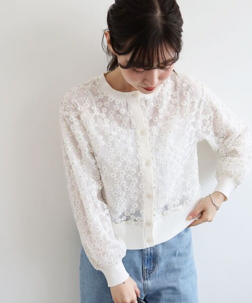 le.coeur blanc(ルクールブラン)の「フラワーレース刺繍ニットカーディガン(カーディガン/ボレロ・レディース・ベージュ/オフホワイト・38)」の8枚目の写真